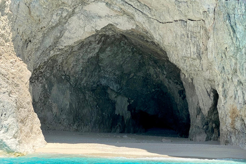 Zakynthos: Private Kreuzfahrt zum Schiffswrack-Strand