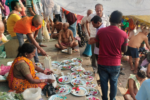 Pintu turistguide på spanska och engelska i Varanasi / BenaresPASEO EN BARCA POR EL RIO ATARDECER, CREMACIÓN Y CEREMONIA