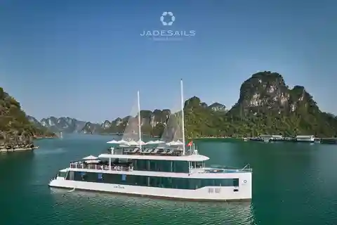 Velas de Jade: El crucero de un día más lujoso explora la bahía de Lan Ha