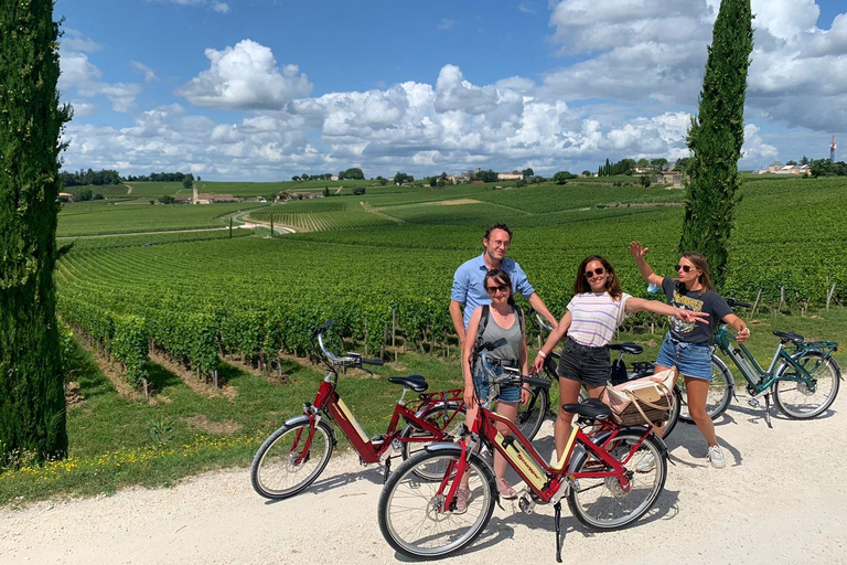 Saint-Emilion E-Bike Wine Tour - 2 wineries &amp; Picnic LunchBordeaux: Saint-Emilion Electric Bike Tour with Picnic Lunch