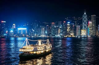 Schillernde nächtliche Tour – nächtliche Tour mit der Star Ferry im Victoria Harbour