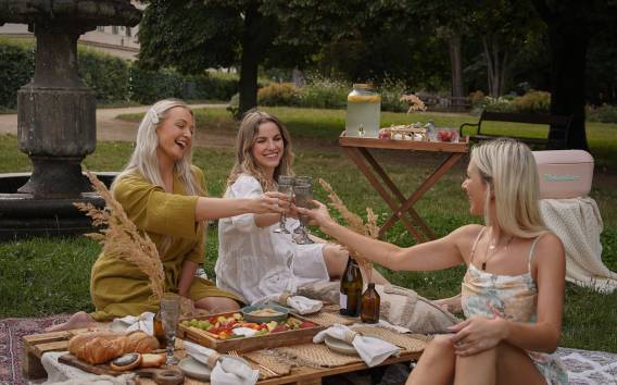 Prag: Schönes privates Picknick im Boho-Stil