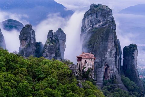 De Atenas: excursão de ônibus pelos mosteiros de Meteora e cavernas escondidas