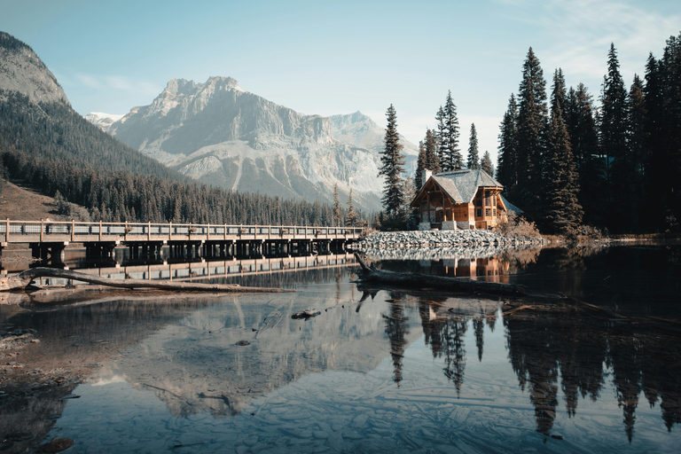 Calgary: Emerald Lake & Takakkaw Falls Small Group Tour