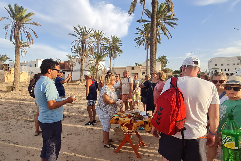 正宗杰尔巴：日落马车之旅和东方小吃正宗杰尔巴岛：日落马车之旅和免费东方小吃