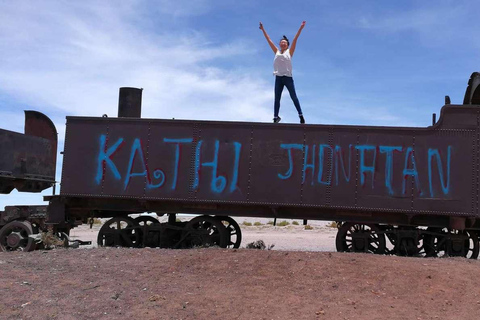 Uyuni : 2 jours pour découvrir le Salar d&#039;Uyuni, le cimetière des trains et les lagunes ...