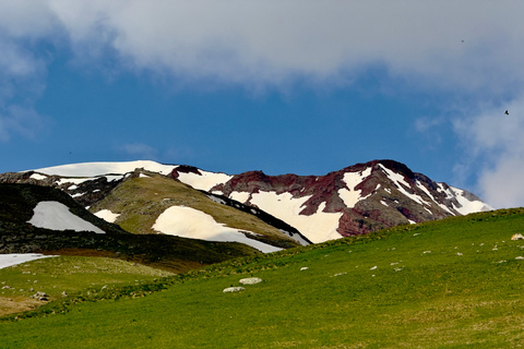 Yerevan: Azhdahak Mountain Hike with Jeep Ride