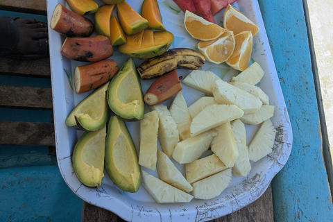 Safari in Sansibar: Blaue Lagune, Seesterne und SchnorchelnSafari in Sansibar: Blaue Lagune mit Seesternen und Schnorcheln