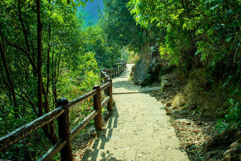 Trilhas Verdes de Shillong: Experiência de caminhada guiada com guia localTrilhas verdes de Shillong: experiência de trekking guiada com guia local