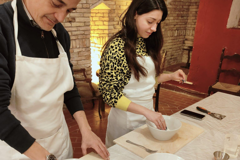 Roma: Clase de Fettucine y Tiramisú cerca de la Plaza de España