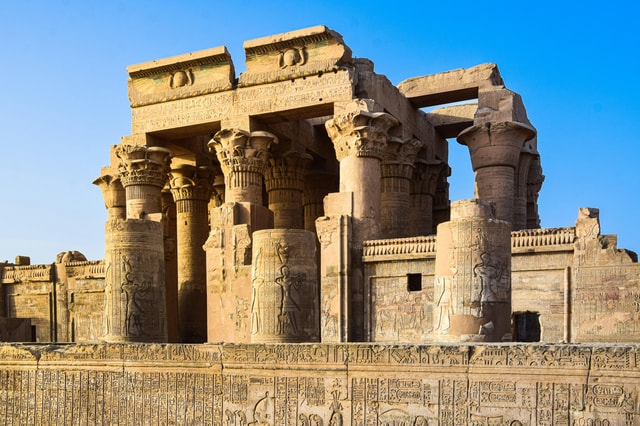 From Luxor: Private Edfu and Kom Ombo Temples Tour & Lunch