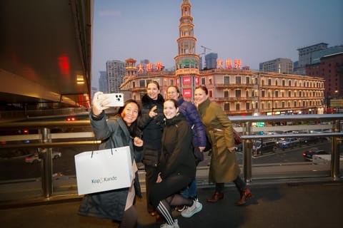 Shanghai: Golden Age to Modern City Walking Tour