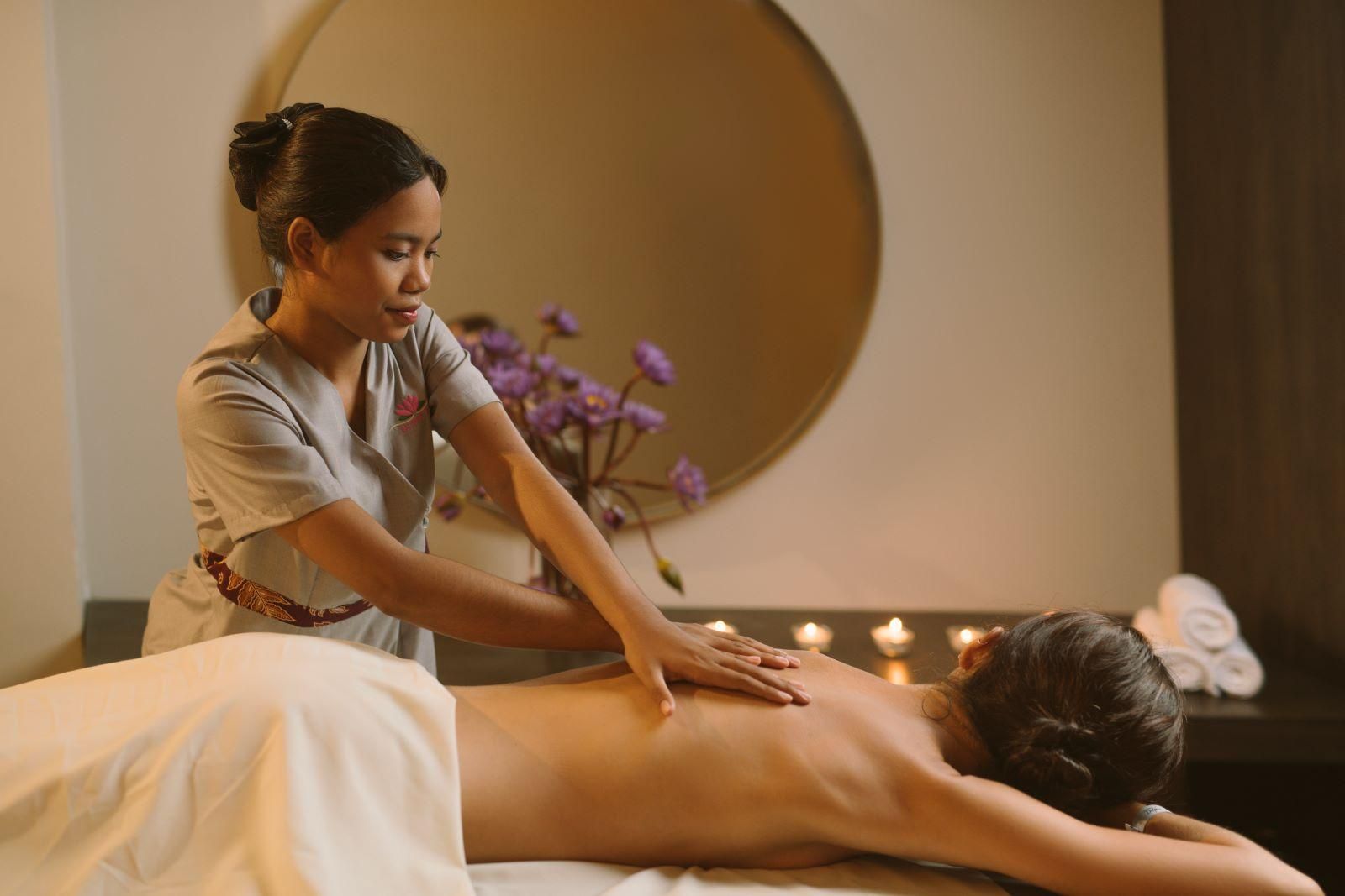 Bentota: Traditionelle ayurvedische Ganzkörpermassage & Bootstour