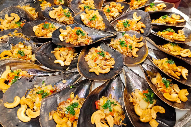 Phnom Penh: All-You-Can-Eat Buffet Feast at Tonle Bassac II Lunch (Include Tea)