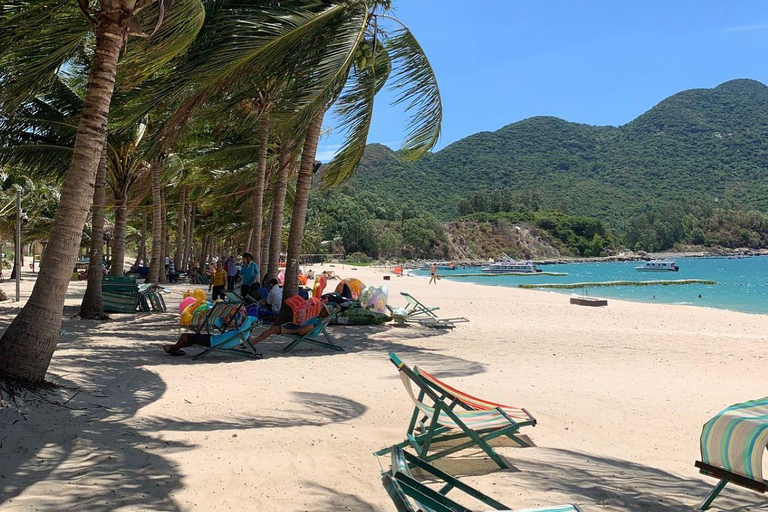 Da Nang/Hoi An: Cham Islands Snorkeling or Scuba Diving Diving in Cham Islands with an instructor