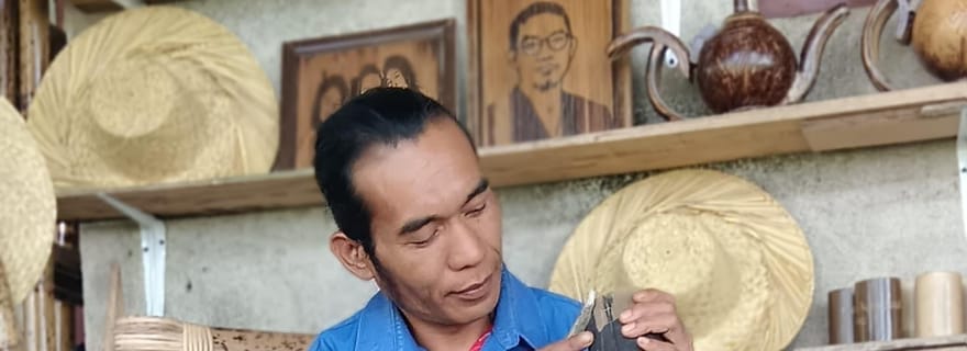 Lombok : atelier d'artisanat du bambou avec un artisan local