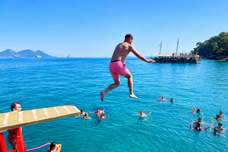 Rio de Janeiro: Ilha Grande Boat Tour, Blue Lagoon & Lunch