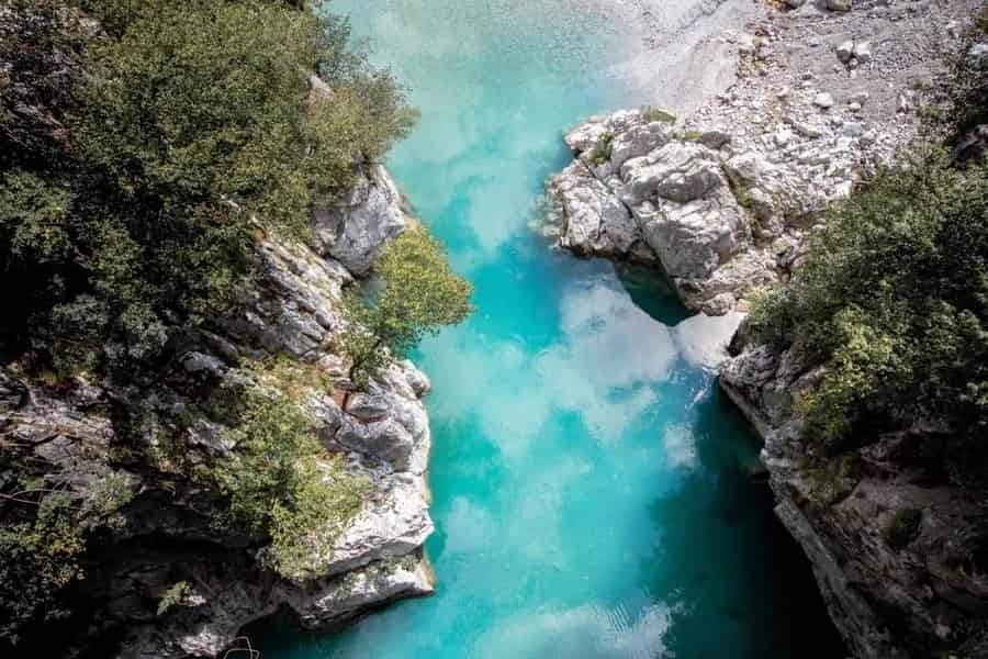 Transfer von Valbona nach Shkodra: Komani-Fähre + Busticket. Foto: GetYourGuide Transfer von Valbona nach Shkodra: Komani-Fähre + Busticket. Foto: GetYourGuide