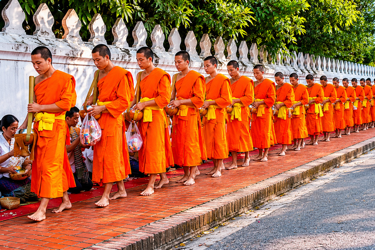Luang Prabang: Alms Giving & Morning Market Tour