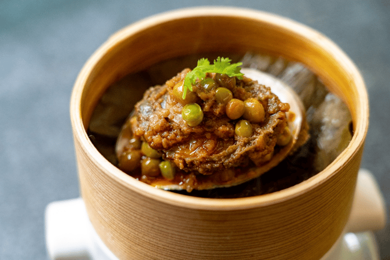 Chengdu: Sichuan Cooking Class with Market Tour