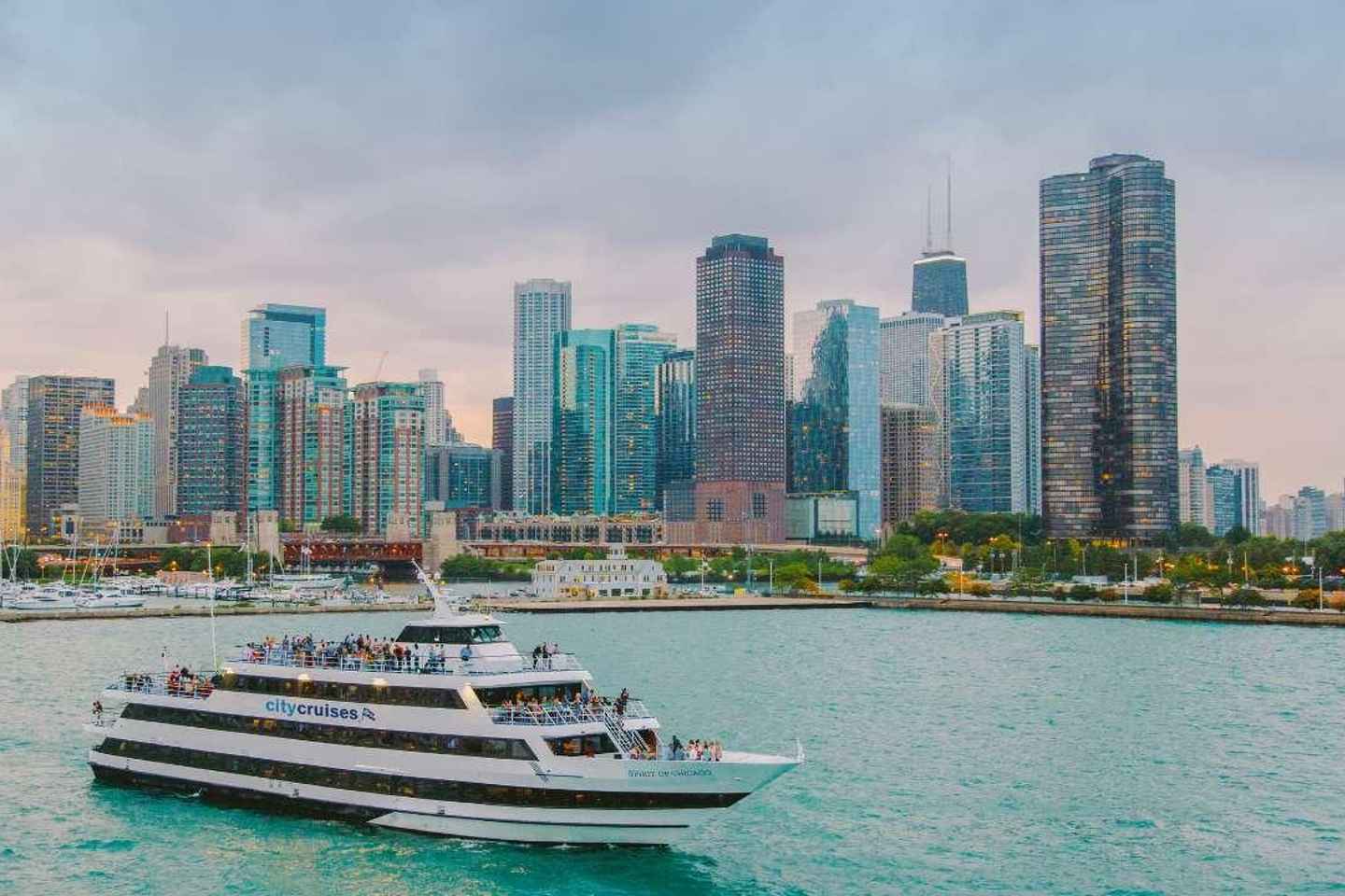 City Cruises Chicago: Lake Michigan Lunch or Dinner Cruise - Dinner Buffet Cruise