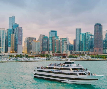 City Cruises Chicago: Lake Michigan Lunch or Dinner Cruise