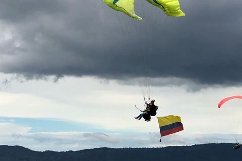 Medellín: Skip-the-Line Paragliding W 20-Yr Experience Pilot