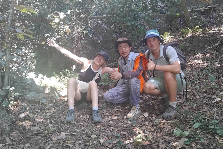 De Ha Noi: 2 dias de Trekking na Montanha do Olho de Anjo e de mota