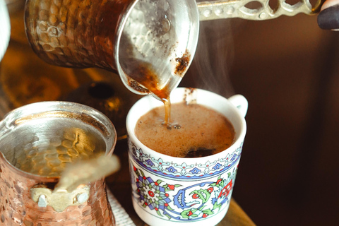 Istanbul: Workshop Turkse koffie zetten en waarzeggerij