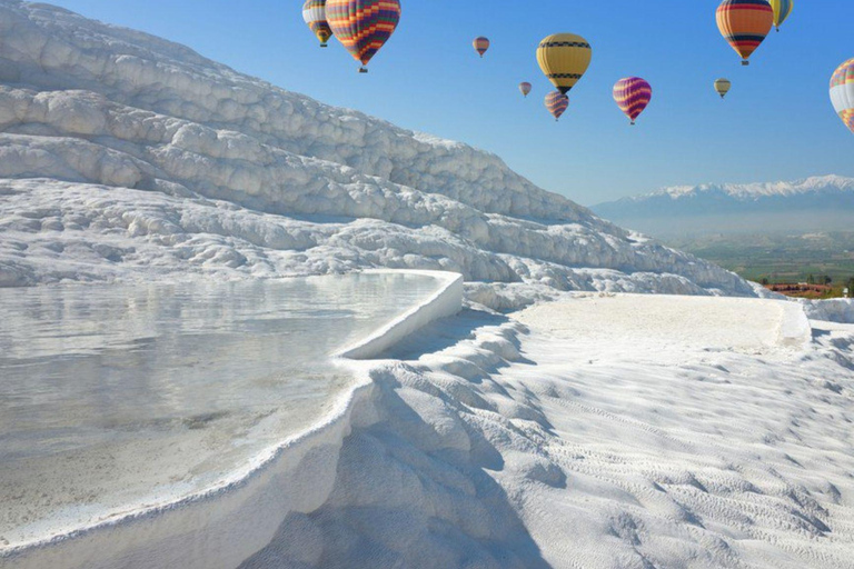 Kuşadası: Pamukkale and Hierapolis Sunset Tour with Dinner