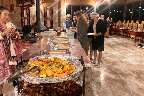 Wadi Rum: 4-Hour Jeep Tour with 1-Night Desert Camp & Meals