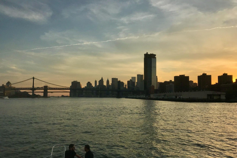 NYC Sunset, Music &amp; Statue of Liberty Sightseeing CruiseZonsondergang in NYC, muziek en rondvaart langs het Vrijheidsbeeld