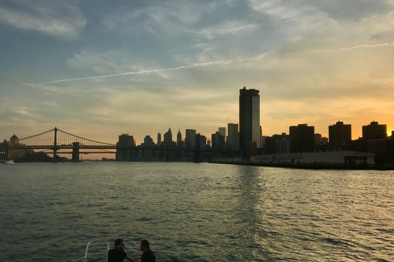 NYC Sunset, Music &amp; Statue of Liberty Sightseeing CruiseZonsondergang in NYC, muziek en rondvaart langs het Vrijheidsbeeld