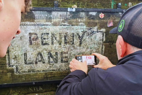 Liverpool: Private Beatles Taxi Tour with Guided Walk Finale