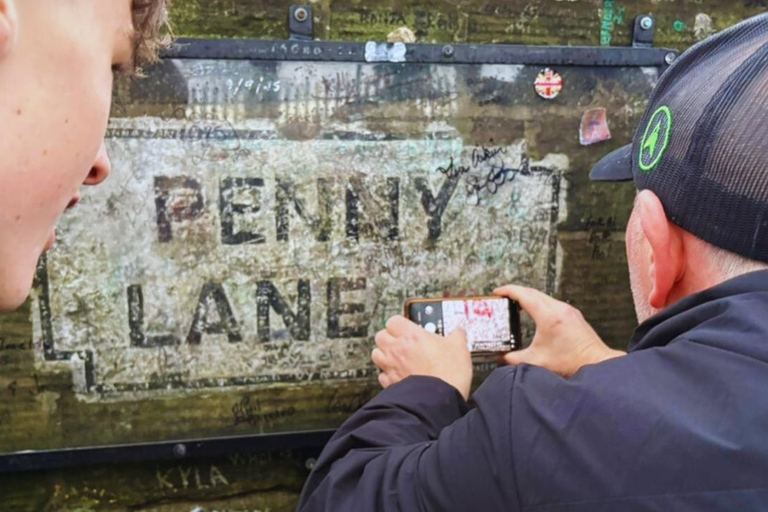 Liverpool: Private Beatles Taxi Tour with Guided Walk Finale