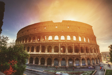 Rzym: Zwiedzanie Koloseum o zachodzie słońca z wejściemRzym: Colosseum Sunset Tour z biletem wstępu bez kolejki