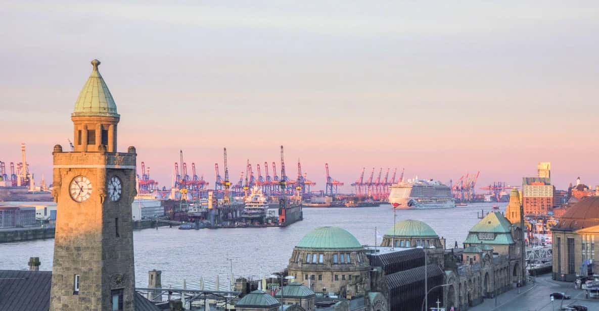 Hamburg Selbstgeführte Stadtführung mit der U3 Öffentliche Bahn GetYourGuide
