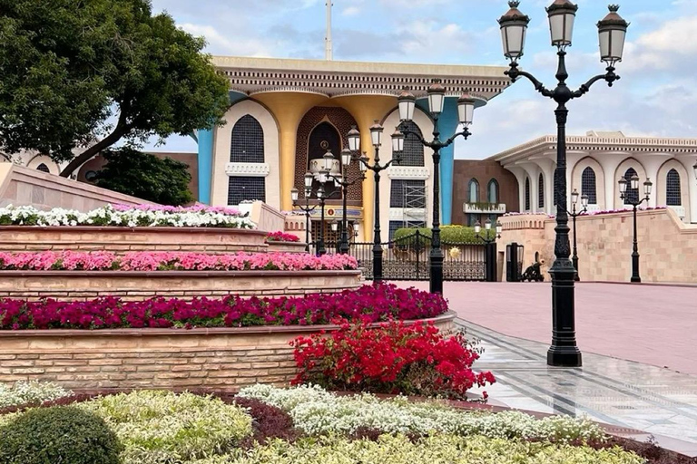 Muscat: City Tour with local guide and Pickup & drop off