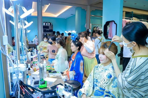 Guangzhou: Silk Road Show with Dinner & Costume Rental SVIP Seat Only Meal