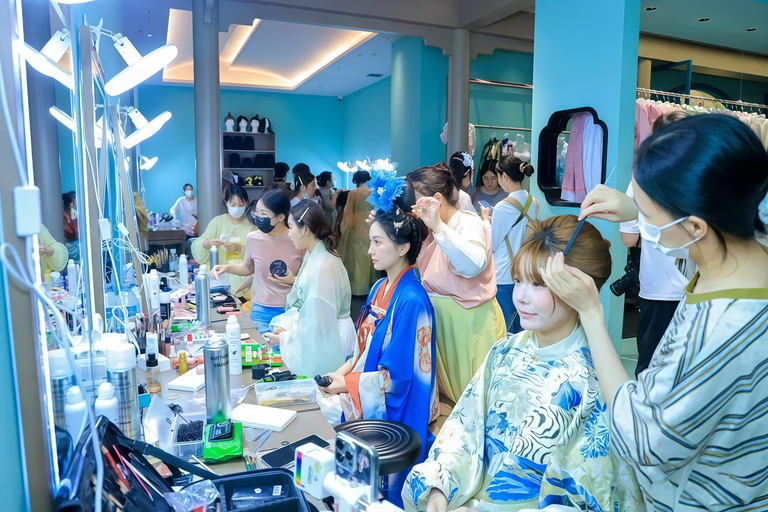Guangzhou: Silk Road Show with Dinner & Costume Rental SVIP Seat Only Meal