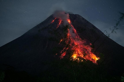 Yogyakarta: Borobudur Sunset and Mount Merapi Lava Tour