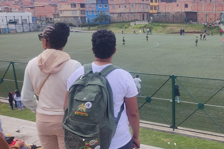 Bogotá: Comuna El Paraíso-Tour mit der SeilbahnHotelabholung außerhalb des Viertels Candelaria