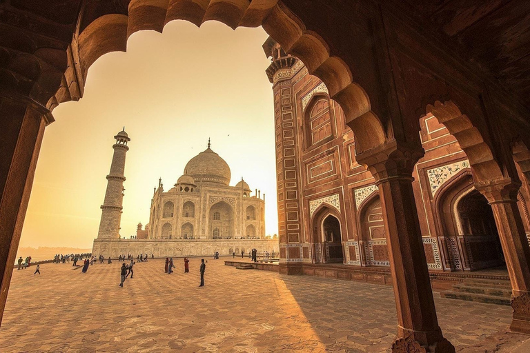 Lever de soleil sur le Taj Mahal et le fort d'Agra en tuk-tukLever de soleil sur le Taj Mahal et Fort d'Agra en Tuk-Tuk