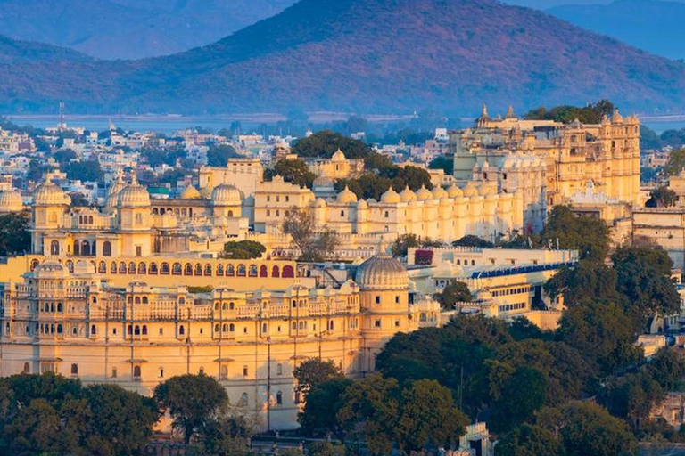 Depuis Udaipur : Visite touristique privée de la ville d'Udaipur en voiture