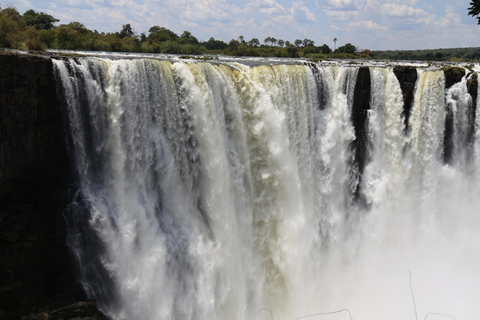 Visite privée des chutes Victoria avec déjeuner et vol en hélicoptère