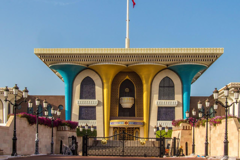 Muscat: Private City Tour with a Local Guide & Full Transfer