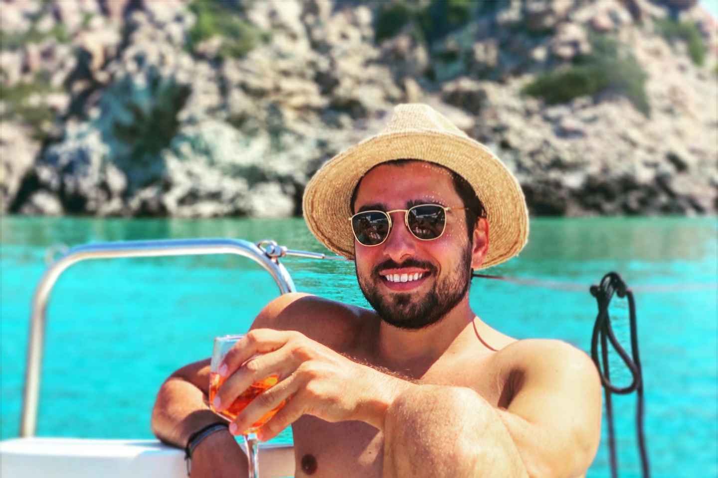 Milos: Tour in Barca a Vela Kleftiko Poliegos con Pranzo