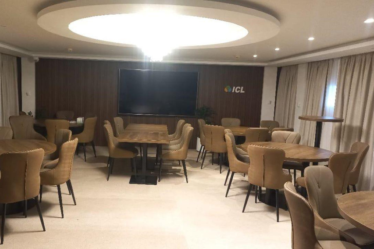 Dubai: Crucero con cena en el dhow más grande de Al Seef con espectáculo en directo