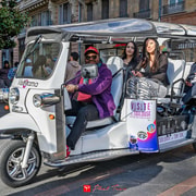 Toulouse: Electric Tuk-Tuk Tour with Photo Stops and Audio
