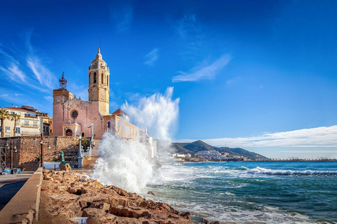 Barcelona: Private Day Trip | Roman Tarragona & Sitges Charm Private Day Trip in Portuguese